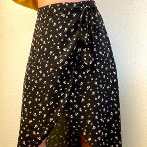 Black floral maxi skirt☀️